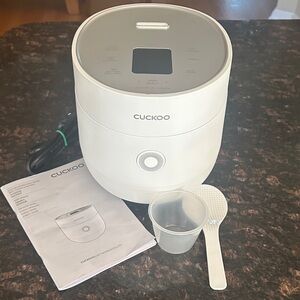 Compact White Electric Rice Cooker with One-Touch Controls